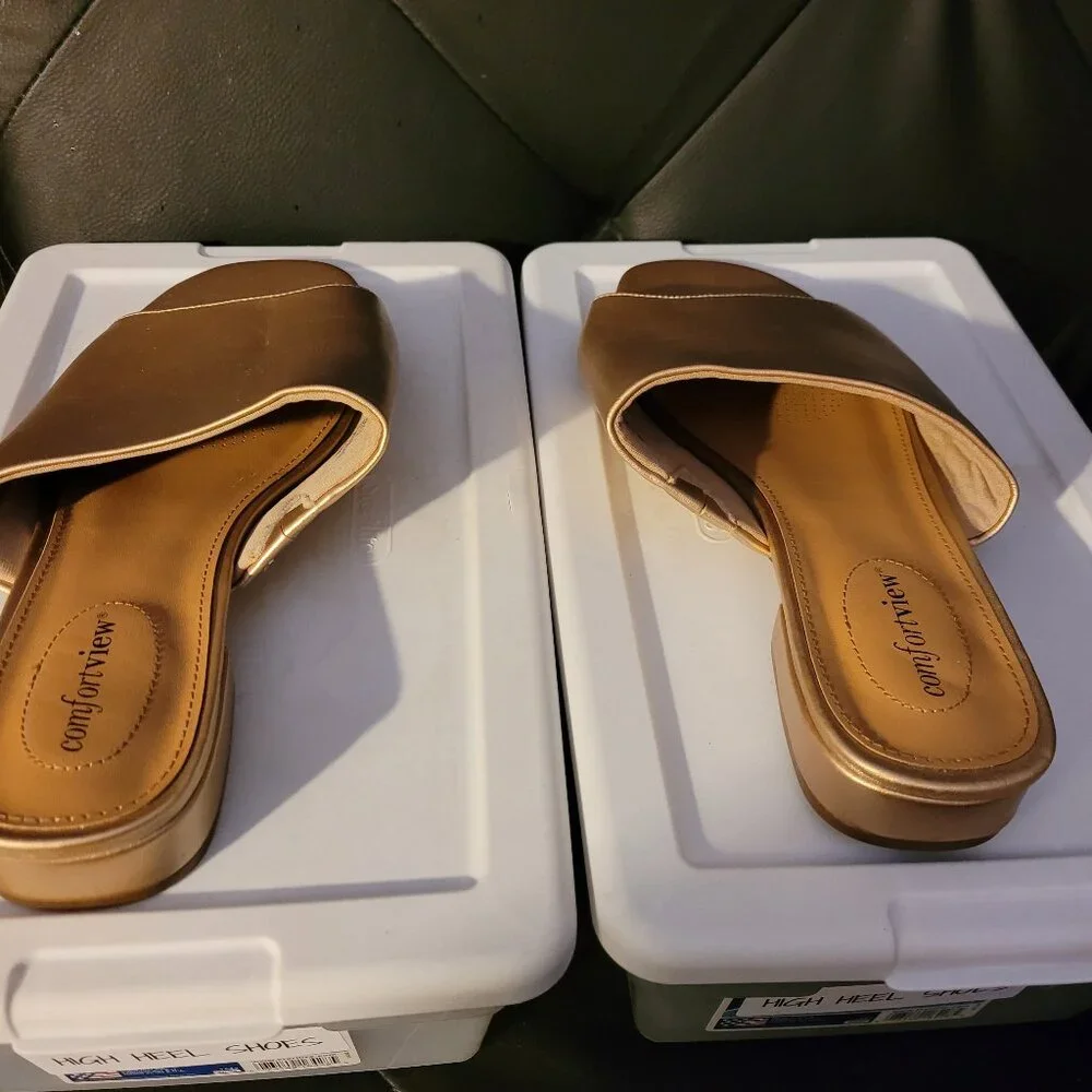 FLATS - Picture 1 of 3